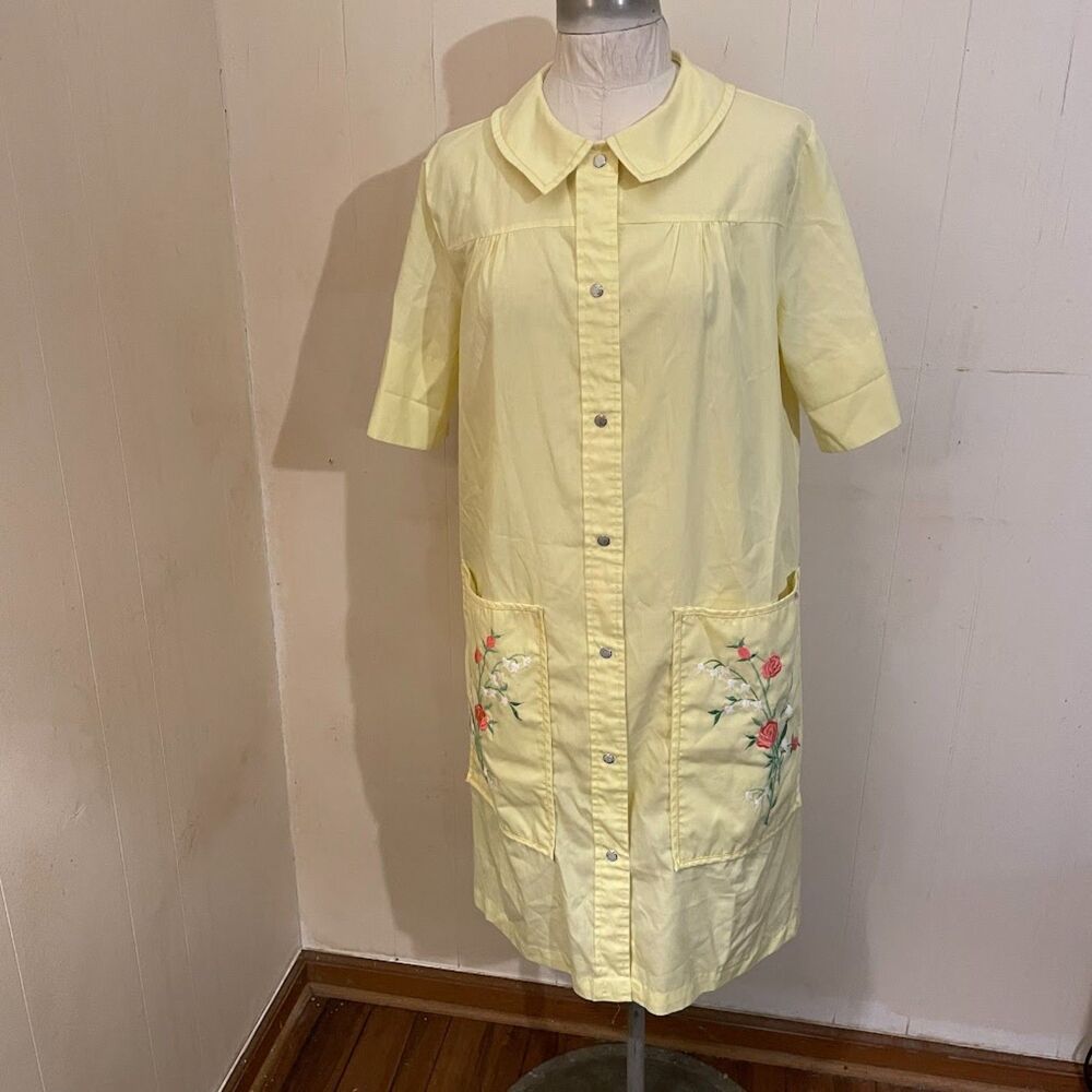 Vintage 60s EMBROIDERED POCKETS Housedress Snap Front Yellow M nwot